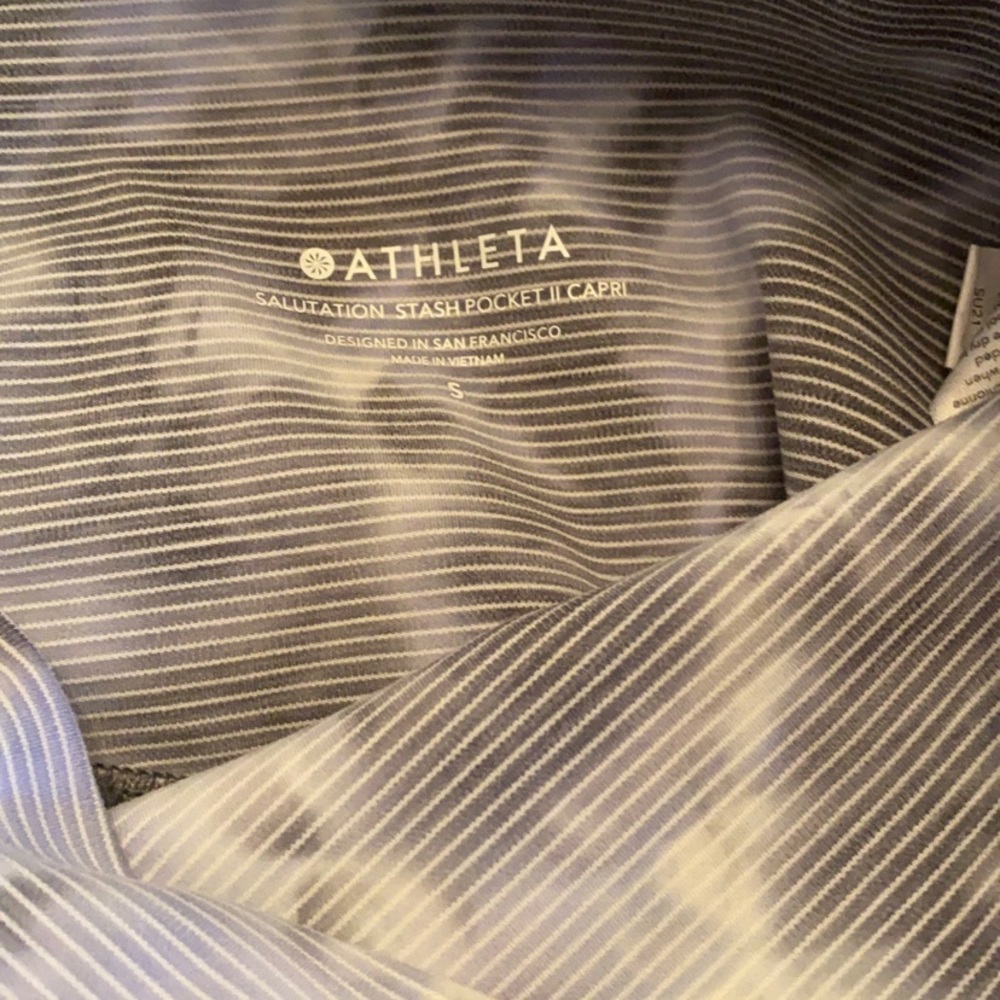 Salutations Stash Pocket Capri II- size small. Tank and Capri
